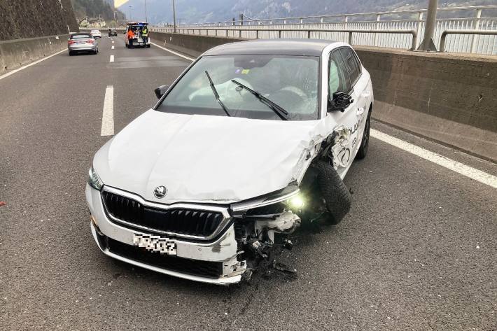 Beim Verkehrsunfall in Mühlehorn GL auf der A3 wurde der Skoda massiv beschädigt.