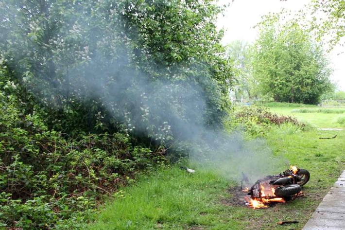 Die Zeugen versuchten in Schwerte noch, das Feuer zu löschen - weil ihnen das nicht gelang, verständigten sie die Feuerwehr