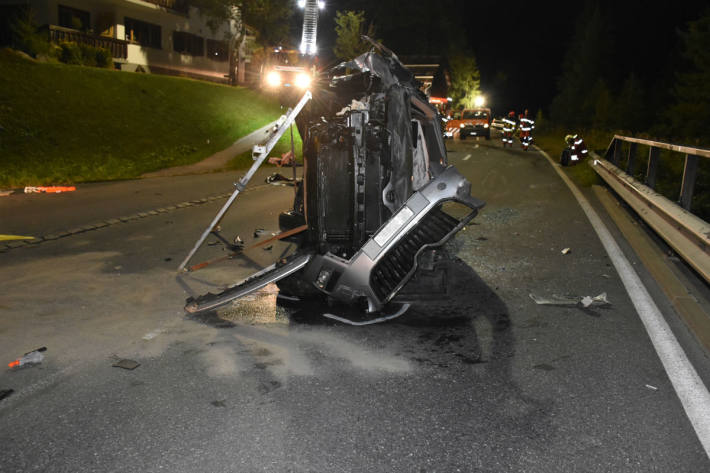 Das Auto wurde komplett zerstört.