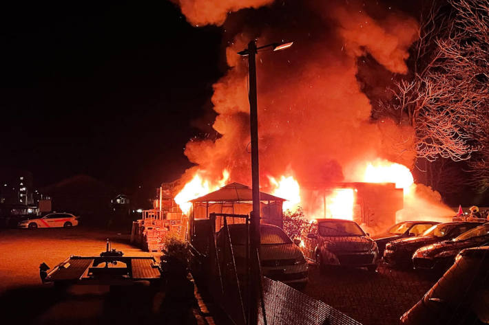 Bürocontainer in Vollbrand in Arbon