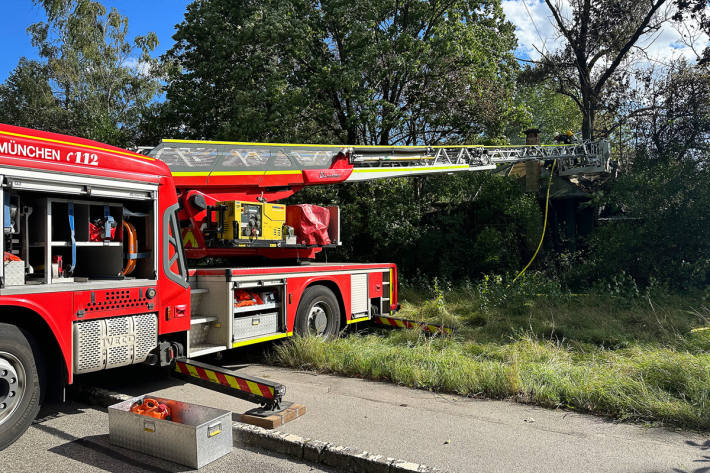 Zur Brandursache ermittelt derzeit die Polizei.