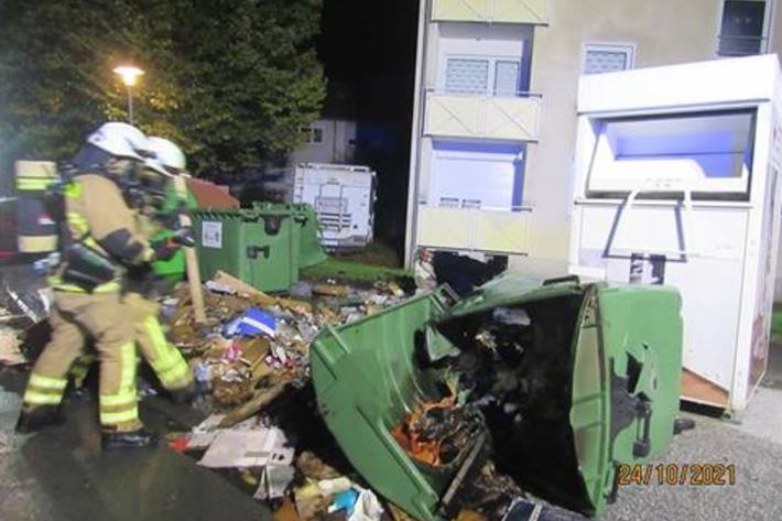 Im Märkischer Kreis wurden am Wochenende diverse Gegenstände in Brand gesetzt.