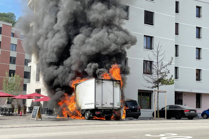 Brand eines Fahrzeuges in Winterthur