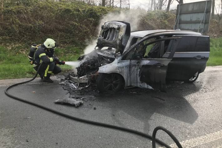 In Dinslaken brannte heute morgen ein Auto.