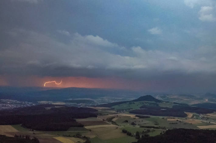 Blitz, Regen und starke Winde