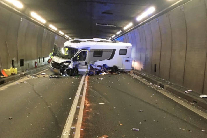 Horrorcrash im Gotthardtunnel.