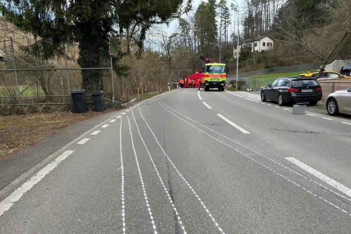 Schleuderspuren des verunfallten Fahrzeuges