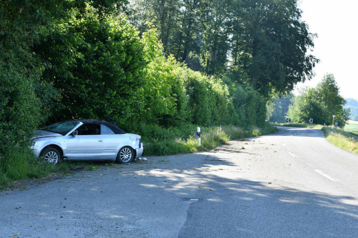 Endlage des Unfallfahrzeug in Zufikon