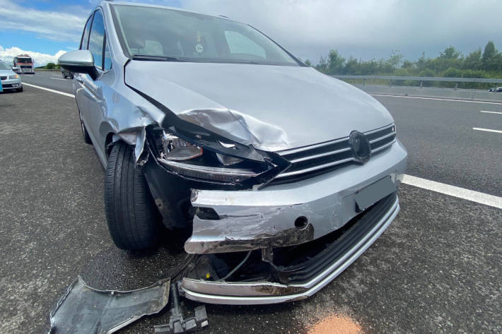 Auffahrkollision nach Sekundenschlaf auf der A4 bei Hünenberg