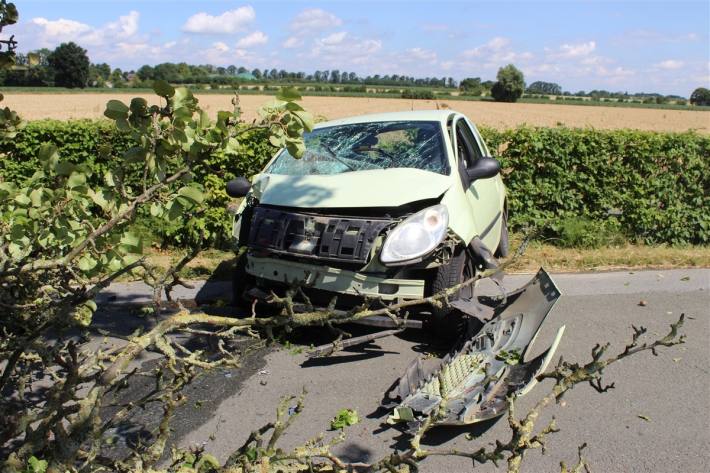 Der Twingo wurde stark beschädigt