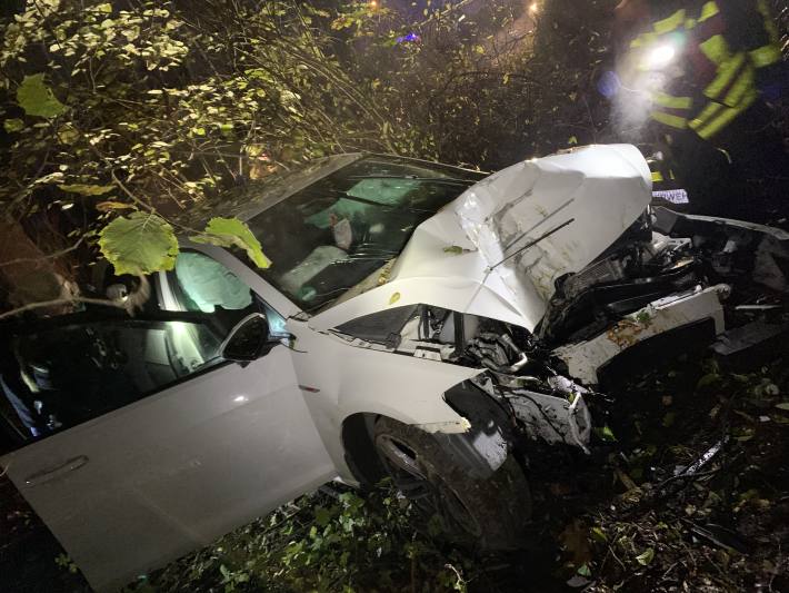 Verkehrsunfall mit automatischer Unfallmeldung (eCall) - eine schwer verletzte Person