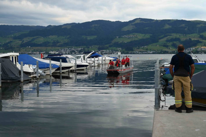 Treibstoff gelangt in Rapperswil-Jona in Obersee 