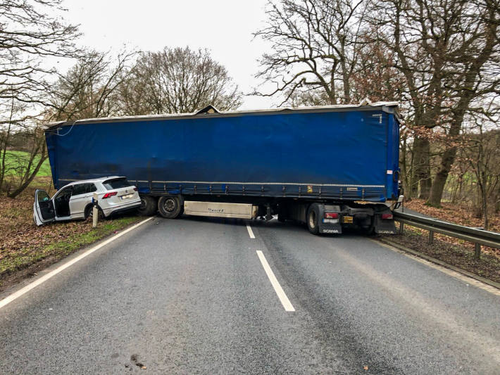 Verkehrsbeeinträchtigungen nach Unfall auf der B1