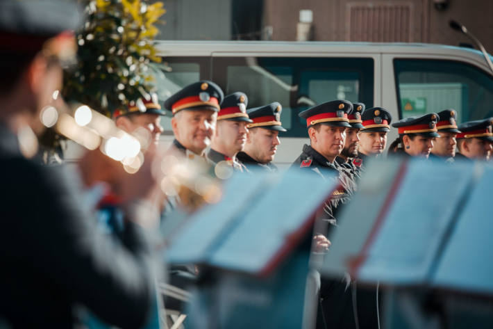 Die ausgebildeten Polizisten verstärken nun die Polizeidienststellen im gesamten Land. 