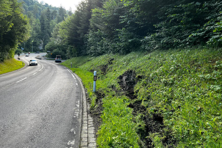 Fahrerflucht nach Unfall mit Mercedes in St. Gallen