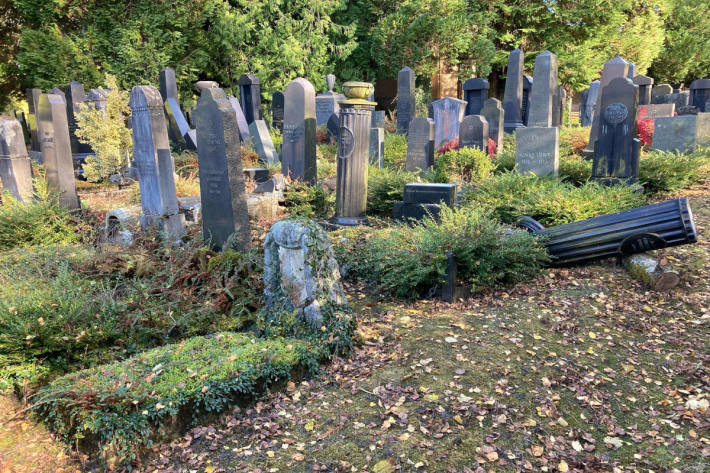 Vandalen haben Grabsteine auf Friedhof in St. Gallen umgestossen