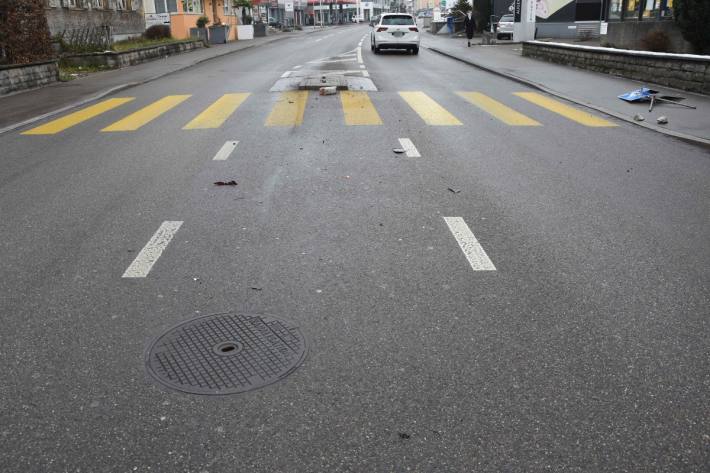 Wer hat diesen Unfall in Gossau SG beobachtet? – Die Polizei sucht Zeugen.