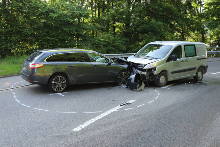 Hoher Sachschaden bei Frontalkollision in St.Gallen