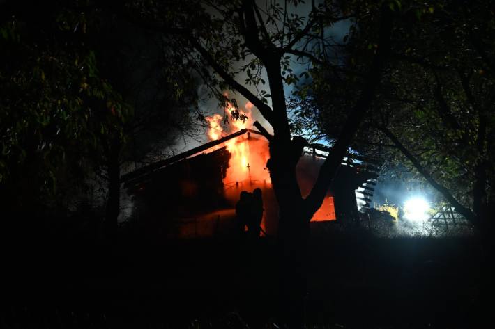 In Oberhelfenschwil ist ein Haus von den Flammen zerstört worden.