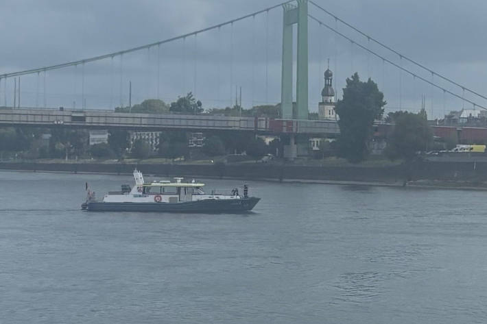 Ein Boot der Wasserschutzpolizei eilte sofort zur Hilfe.