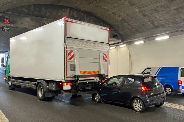 Im Reussporttunnel ereignete sich eine Auffahrkollision.