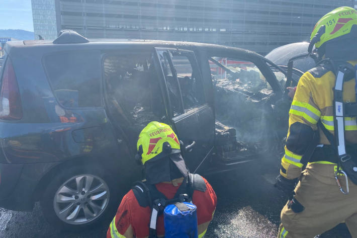 Totalschaden nach Motorenbrand auf der A14