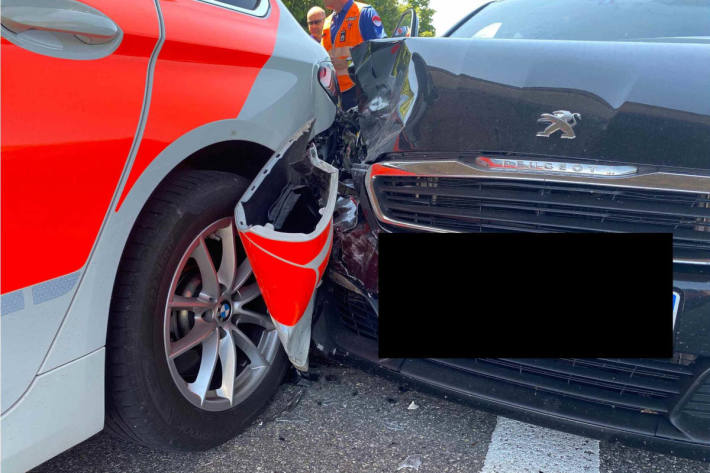 Auto kollidiert mit Patrouillenfahrzeug auf der A1 bei Oensingen