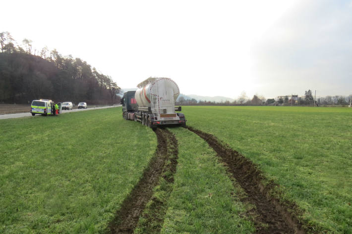 Geistesgegenwärtig reagierte der Chauffeur.