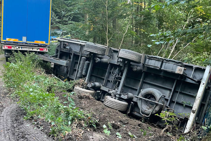 Umgestürzter LKW im Nationalpark Harz bei Bad Harzburg