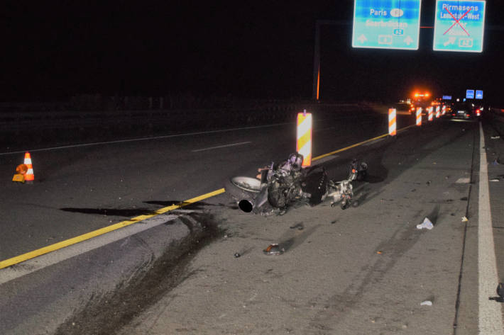 Motorradunfall mit Schwerverletztem führt zu weiteren Unfällen auf der A6