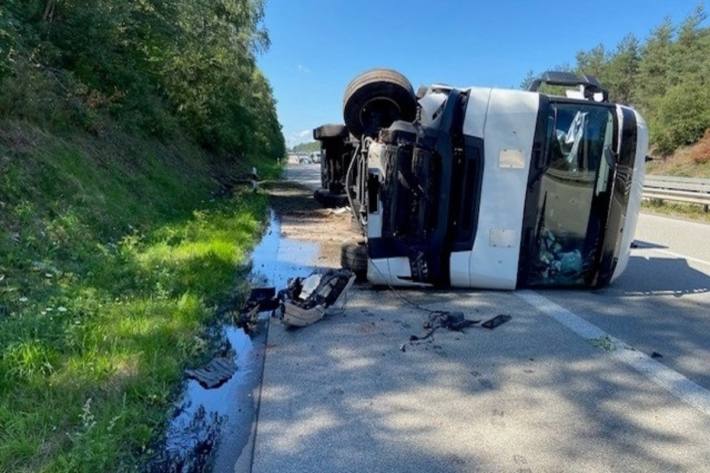 Der Fahrer wurde leicht verletzt