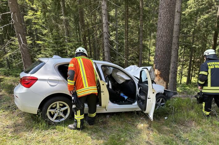 Eine Person verstarb bei dem Unfall