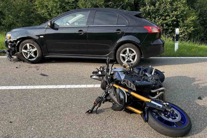 Am Motorrad entstand Totalschaden