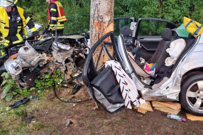 20-jährige Autofahrerin bei Verkehrsunfall tödlich verletzt