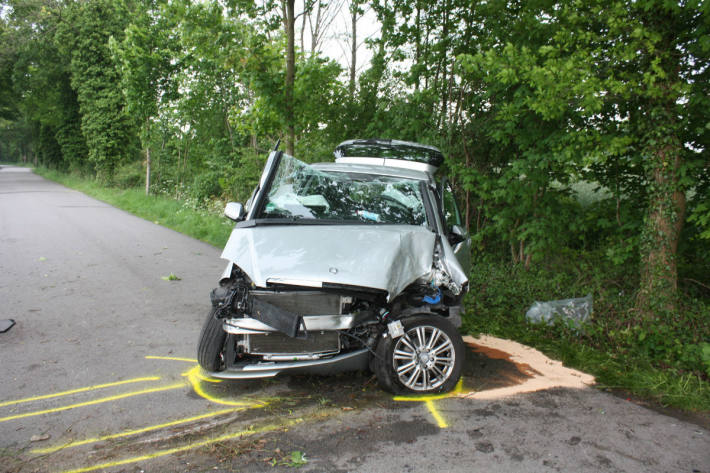 Der Lenker wurde schwer verletzt.