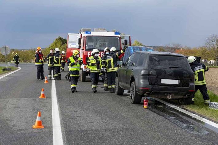 Die Einsatzkräfte aus Theiß kümmerten sich indes um die Absicherungsmaßnahmen im Bereich der Auf- und Abfahrt der S5