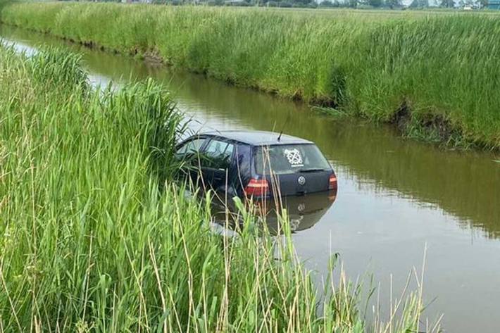 Der Golf wurde bei dem Unfall erheblich beschädigt, der Gesamtschaden dürfte sich auf mehrere tausend Euro belaufen