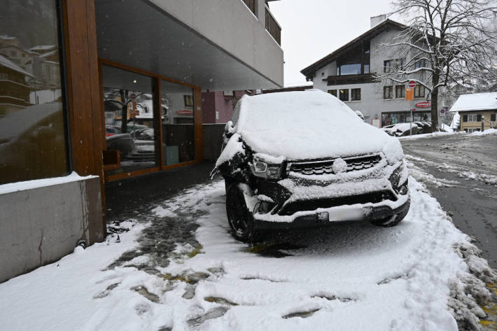 Selbstunfall wegen Schnee in Triesenberg