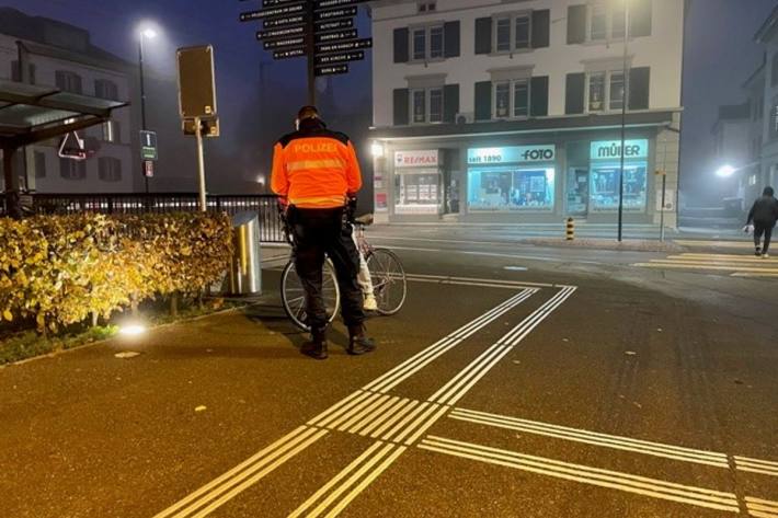 In Uster ZH führte gestern die Polizei Fahrradkontrollen durch.