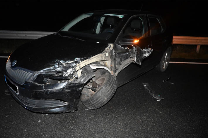 Die beiden Insassen des Skoda wurden verletzt.