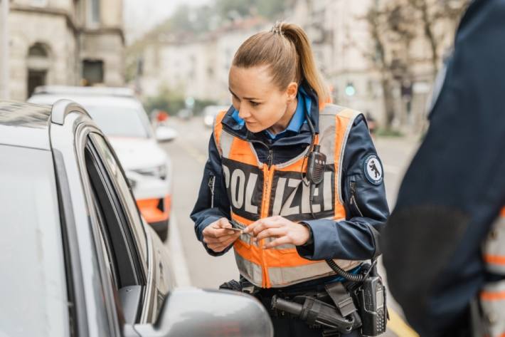 Mit geklautem Auto in Kontrolle geraten (Symbolbild)