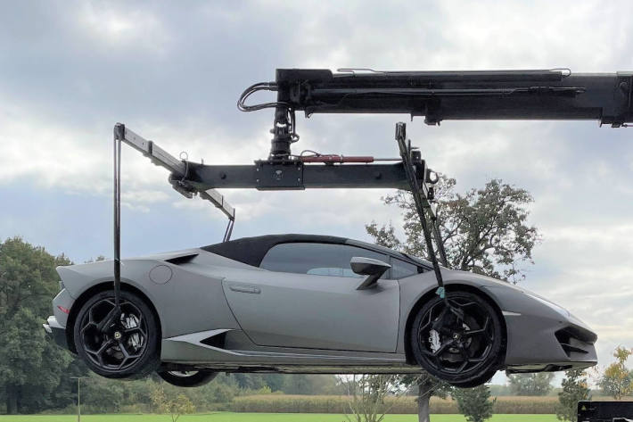 Lamborghini sichergestellt bei Durchsuchung von Autohandel