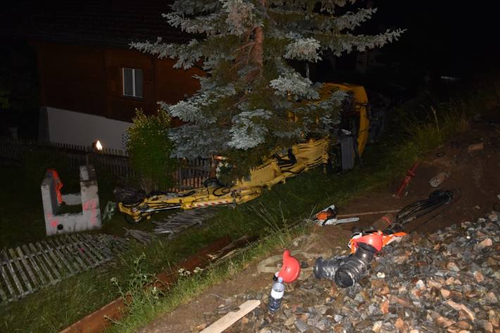 Der Arbeiter wurde heute Nacht in der Kabine eingeklemmt und verletzt.