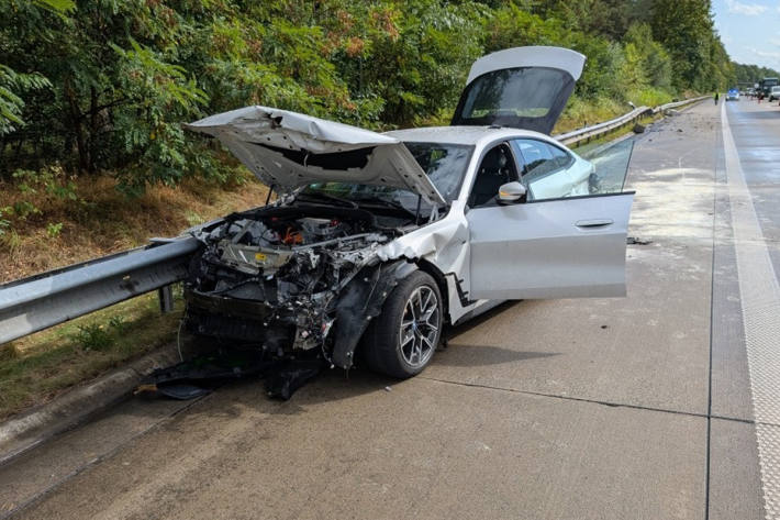 Der BMW war bei Regen zu schnell unterwegs.
