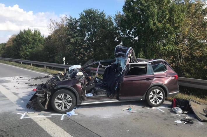 Schwerer Auffahrunfall auf der A38 bei Nordhausen, zwei Personen verletzt