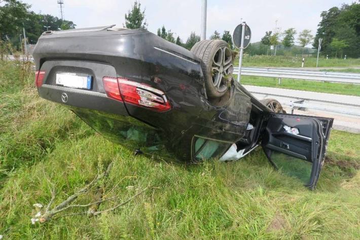 Pkw überschlägt sich auf der Autobahn A1 