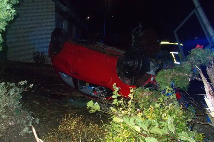 Pkw landet auf dem Dach in Bad Oeynhausen