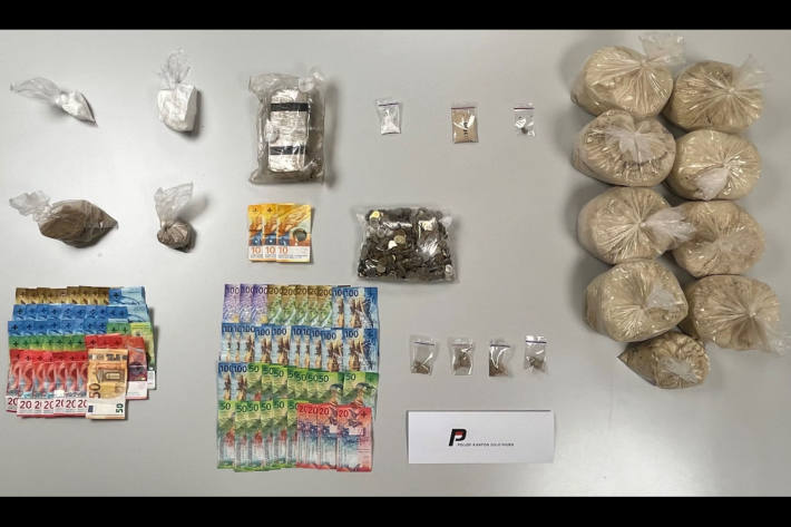 Die Kantonspolizei Solothurn konnte Drogen und Bargeld sicherstellen.