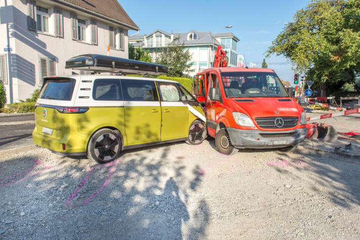 An den Fahrzeugen und der Baustelle entstand Sachschaden