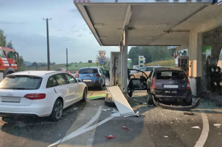 In Yens ist eine Gasflasche an der Tankstelle explodiert und hat für Verwüstung gesorgt.